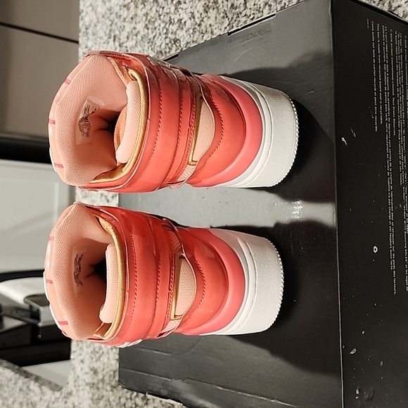 Feng Chen Wang Coverse - Picture 3 of 7